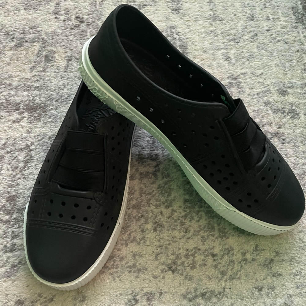 NEW Mens Blowfish Water Shoes; Size 10W